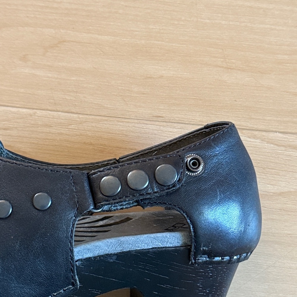 DANSKO RYDER ANTIQUE BRASS STUDDED BLACK LEATHER SHOES SIZE: 38 (7.5) - Picture 7 of 13
